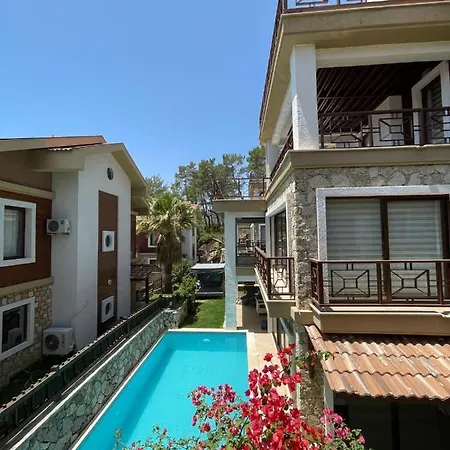 Villa Deniz ve Dağ Manzaralı 4+2 Villa Elanur