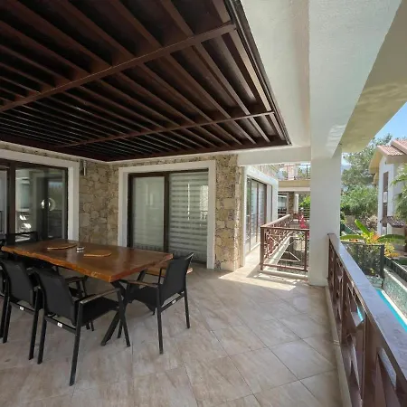 Deniz ve Dağ Manzaralı 4+2 Villa Elanur Göcek