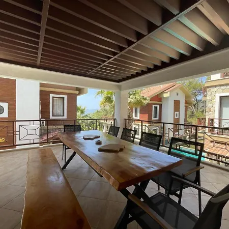 Deniz ve Dağ Manzaralı 4+2 Villa Elanur * Göcek