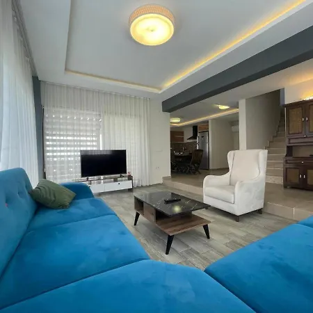 Deniz ve Dağ Manzaralı 4+2 Villa Elanur * Göcek
