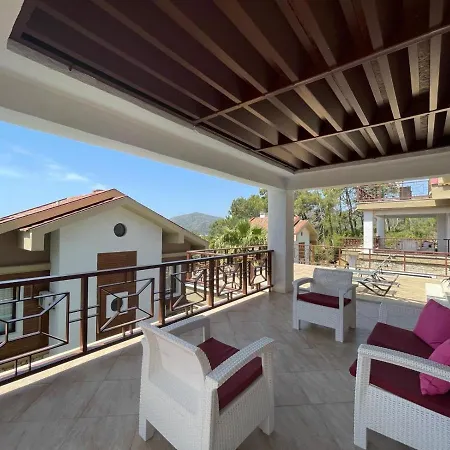 Deniz ve Dağ Manzaralı 4+2 Villa Elanur * Göcek
